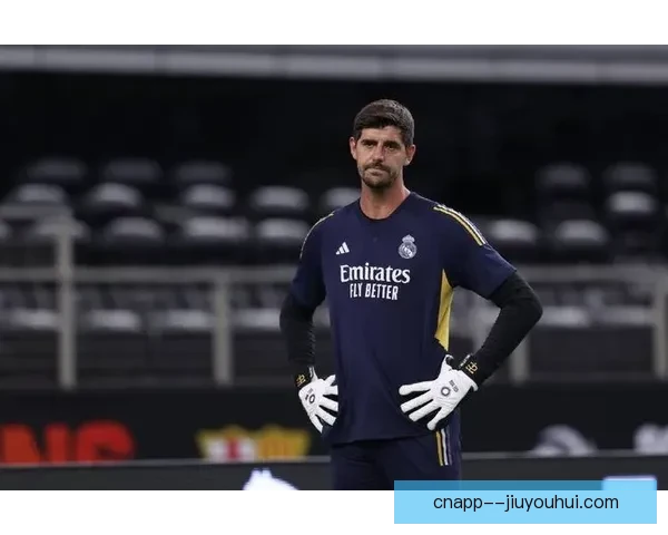 皇马官方揭晓全新2024-25赛季黑色第三球衣银色花纹点缀亮眼设计