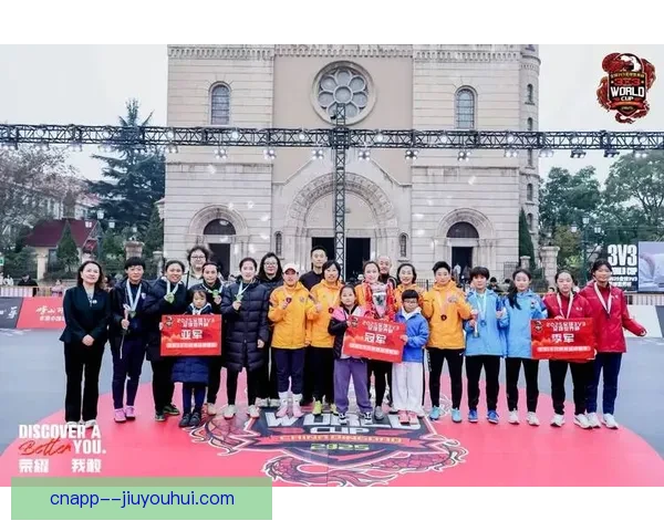巾帼绿茵：女足赛场展现坚韧力量与独特风采